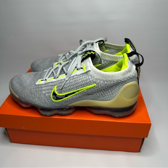 Nike Air Vapormax 2021 FK Men's Wolf Grey Volt Logo Sneaker DH4085-001 Sz 10 - Picture 4 of 9